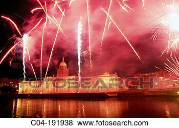 Stock Photo - fireworks over 
customs house 
on saint patrick´s 
day dublin ireland. 
fotosearch - search 
stock photos, 
pictures, images, 
and photo clipart