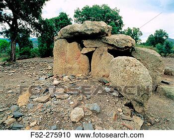 Stock Photography - dolmen ´la cabana 
arqueta´ espolla 
alt emporda girona 
province. fotosearch 
- search stock 
photos, pictures, 
images, and photo 
clipart