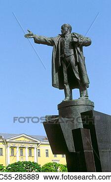 Stock Photograph - statue of lenin 
across from finland 
station st petersburg, 
russia. fotosearch 
- search stock 
photos, pictures, 
images, and photo 
clipart