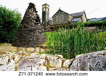 Stock Photography - hermit monk´s 
dwelling pyramid 
sneem ring of 
kerry ireland. 
fotosearch - search 
stock photos, 
pictures, images, 
and photo clipart