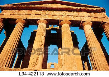Stock Photo - temple of concordia 
(v bc) valley 
of the temples 
agrigento sicily. 
fotosearch - search 
stock photos, 
pictures, images, 
and photo clipart