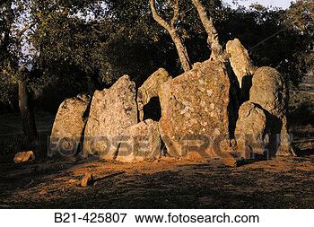 Picture - prehistorical 
dolmen near crato 
alentejo, portugal. 
fotosearch - search 
stock photos, 
pictures, images, 
and photo clipart
