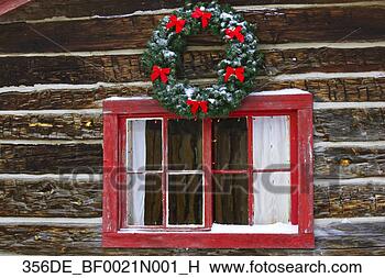 Banco de Imagem - neve,  espanado, 
 feriado,  grinalda, 
 penduradas,  
cabana,  janela. 
fotosearch - busca 
de fotos, imagens 
e clipart