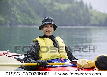 Banco de Imagem - fim,   cima,  
 retrato,   caucasiano, 
  macho,   kayak, 
  aialik. fotosearch 
- busca de fotos, 
imagens e clipart