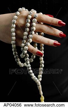 Hazır Fotoğraf - womans,  eller, 
 kizil,  tırnak, 
 polonyali,  stok, 
 namaz,  tespih. 
fotosearch - foto, 
resim, görüntü 
ve foto klipart 
ara