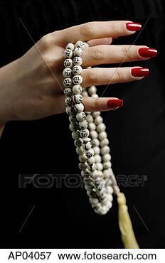 Resim - womans,  eller, 
 stok,  namaz, 
 tespih. fotosearch 
- foto, resim, 
görüntü ve foto 
klipart ara