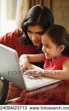 Hazır Fotoğraf - anne, kız, iş, 
laptop. fotosearch 
- foto, resim, 
görüntü ve foto 
klipart ara