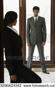Banco de Imagem - executiva,  olhar, 
 homem negócios. 
fotosearch - busca 
de fotos, imagens 
e clipart