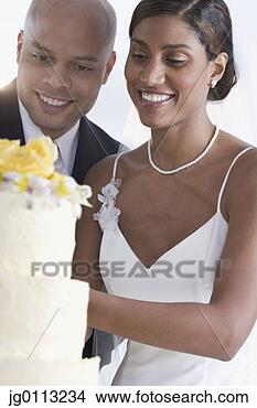 Stock Photo - bride and groom 
looking at their 
wedding cake. 
fotosearch - search 
stock photos, 
pictures, images, 
and photo clipart