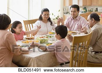 hispanic-family-praying_~BLD051491.jpg