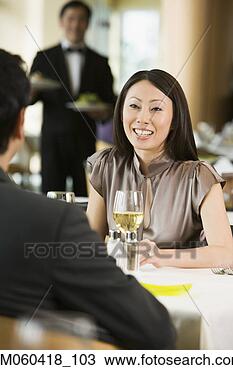 Banco de Imagem - asiático,  mulher, 
 restaurante. 
fotosearch - busca 
de fotos, imagens 
e clipart