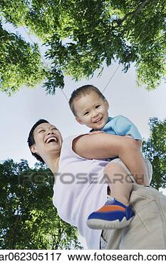 Foto - família,  excursão. 
fotosearch - busca 
de fotos, imagens 
e clipart