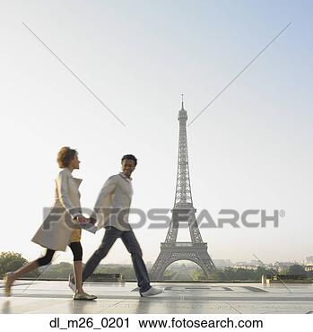 Arquivo de Fotografia - par,  andar,  
eiffel,  torre, 
 fundo. fotosearch 
- busca de fotos, 
imagens e clipart