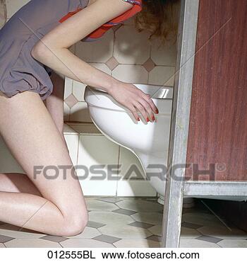 woman-leaning-over_~012555BL.jpg