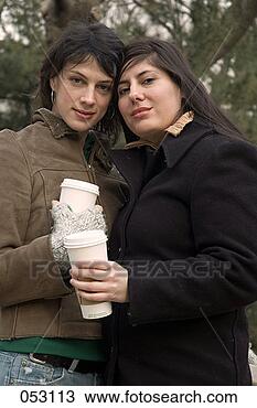 Banco de Imagem - pessoas,  adultos, 
 pares,  pares, 
 mulheres,  pares. 
fotosearch - busca 
de fotos, imagens 
e clipart