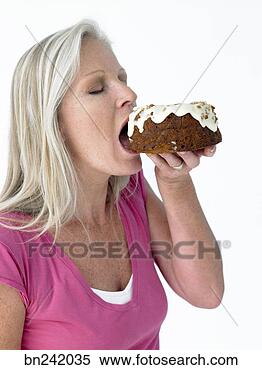 Banco de Imagem - mulher,  comer, 
 bolo. fotosearch 
- busca de fotos, 
imagens e clipart