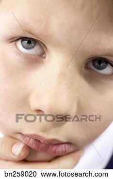 Arquivo de Fotografias - menino,  pensando. 
fotosearch - busca 
de fotos, imagens 
e clipart