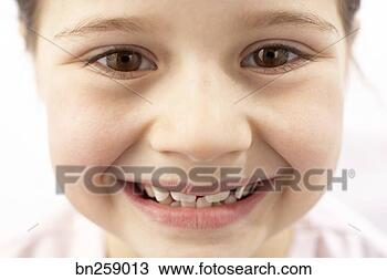 Banco de Imagem - menino,  sorrindo. 
fotosearch - busca 
de fotos, imagens 
e clipart