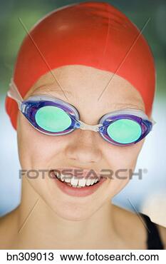 Banco de Imagem - menina,  nadador, 
 óculos proteção. 
fotosearch - busca 
de fotos, imagens 
e clipart