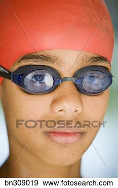 Arquivo Fotográficos - menino,  nadador, 
 óculos proteção. 
fotosearch - busca 
de fotos, imagens 
e clipart