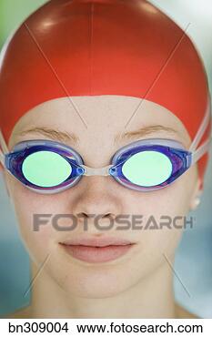 Banco de Imagem - retrato,  menina, 
 nadador,  óculos 
proteção. fotosearch 
- busca de fotos, 
imagens e clipart