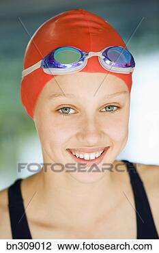 Banco de Imagem - retrato,  sorrindo, 
 menina,  nadador. 
fotosearch - busca 
de fotos, imagens 
e clipart