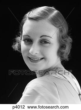 Banco de Imagem - sorrindo,   mulher, 
  olhar,   ombro, 
  beleza,   moda, 
  maquilagem. 
fotosearch - busca 
de fotos, imagens 
e clipart
