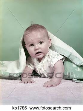 Banco de Imagem - 1950,  retro, 
 bebê,  blamket. 
fotosearch - busca 
de fotos, imagens 
e clipart