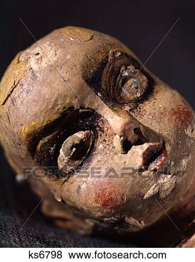 Banco de Imagem - danificado,  boneca, 
 cabeça,  burried, 
 sujeira,  mortos, 
 horror. fotosearch 
- busca de fotos, 
imagens e clipart