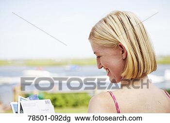 Banco de Imagem - mulher,  leitura, 
 postais. fotosearch 
- busca de fotos, 
imagens e clipart
