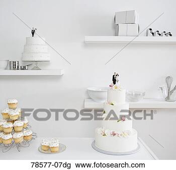 Banco de Imagem - casório,  bolo, 
 exposição,  panificadora. 
fotosearch - busca 
de fotos, imagens 
e clipart