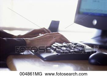 Banco de Imagem - mulher,  mãos, 
 digitando,  computador, 
 teclado. fotosearch 
- busca de fotos, 
imagens e clipart