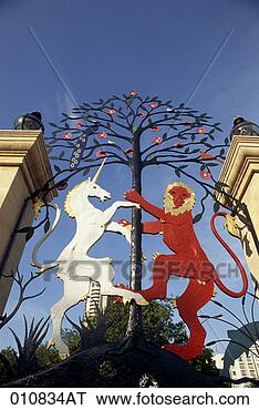 Stock Photo - close-up of the 
entry gates at 
hyde park, london, 
england. fotosearch 
- search stock 
photos, pictures, 
images, and photo 
clipart
