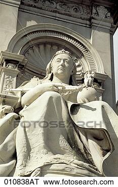 Stock Photo - close-up looking 
up at the queen 
victoria memorial, 
london, england. 
fotosearch - search 
stock photos, 
pictures, images, 
and photo clipart