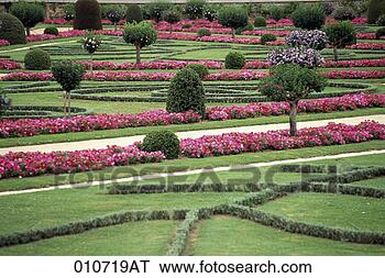 Stock Photo - formal garden 
at chateau chenonceaux, 
france. fotosearch 
- search stock 
photos, pictures, 
images, and photo 
clipart