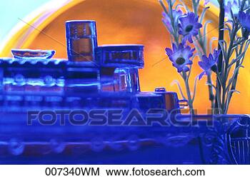 Banco de Imagem - flores,  vidro, 
 objetos,  azul, 
 efeito. fotosearch 
- busca de fotos, 
imagens e clipart