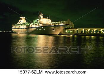 Stock Photo - cruise ship at 
night, san juan, 
puerto rico. fotosearch 
- search stock 
photos, pictures, 
images, and photo 
clipart