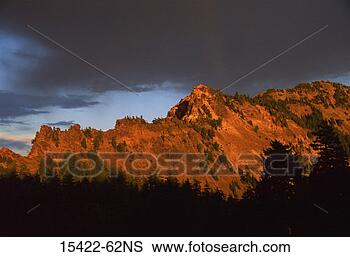 Stock Photo - mountain at sunset, 
crater lake, crater 
lake national 
park, oregon. 
fotosearch - search 
stock photos, 
pictures, images, 
and photo clipart