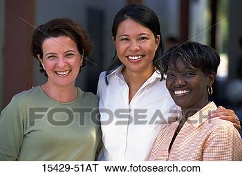 Banco de Imagem - três,  meio,  
escola,  professores, 
 retrato. fotosearch 
- busca de fotos, 
imagens e clipart