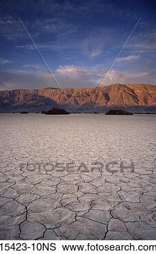 Stock Photo - dried mud flats 
of clark lake, 
santa rosa mountains, 
california. fotosearch 
- search stock 
photos, pictures, 
images, and photo 
clipart