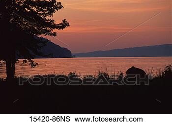 Stock Photo - sunset at glen 
haven, skaneateles 
lake, finger lakes 
region, new york. 
fotosearch - search 
stock photos, 
pictures, images, 
and photo clipart