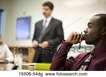 Banco de Imagem - homem negócios, 
 escutar,  durante, 
 negócio,  reunião. 
fotosearch - busca 
de fotos, imagens 
e clipart