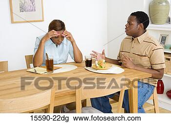 Banco de Imagem - falando,  afligido, 
 mãe,  durante, 
 almoço. fotosearch 
- busca de fotos, 
imagens e clipart