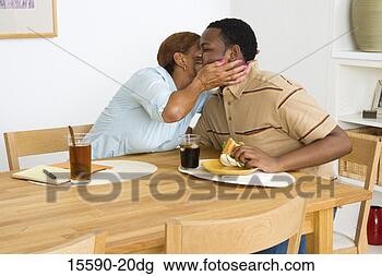 Banco de Imagem - mãe,  bochecha, 
 almoço. fotosearch 
- busca de fotos, 
imagens e clipart