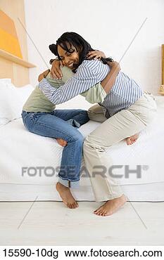 Banco de Imagem - mãe,  consolar, 
 chorando,  filha. 
fotosearch - busca 
de fotos, imagens 
e clipart