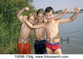 Banco de Imagem - meninos,  flexionar. 
fotosearch - busca 
de fotos, imagens 
e clipart