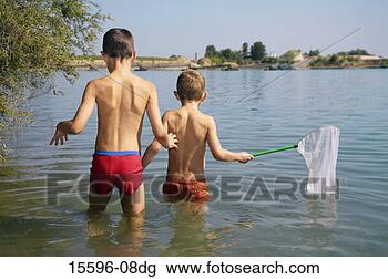Banco de Imagem - meninos,  pesca, 
 rede. fotosearch 
- busca de fotos, 
imagens e clipart