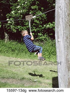 Banco de Imagem - menino,  tocando, 
 corda,  balanço. 
fotosearch - busca 
de fotos, imagens 
e clipart