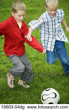 Banco de Imagem - amigos,  tocando, 
 futebol. fotosearch 
- busca de fotos, 
imagens e clipart