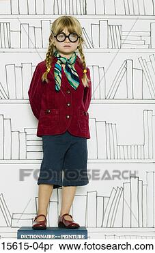 Banco de Imagem - menina,  livros. 
fotosearch - busca 
de fotos, imagens 
e clipart